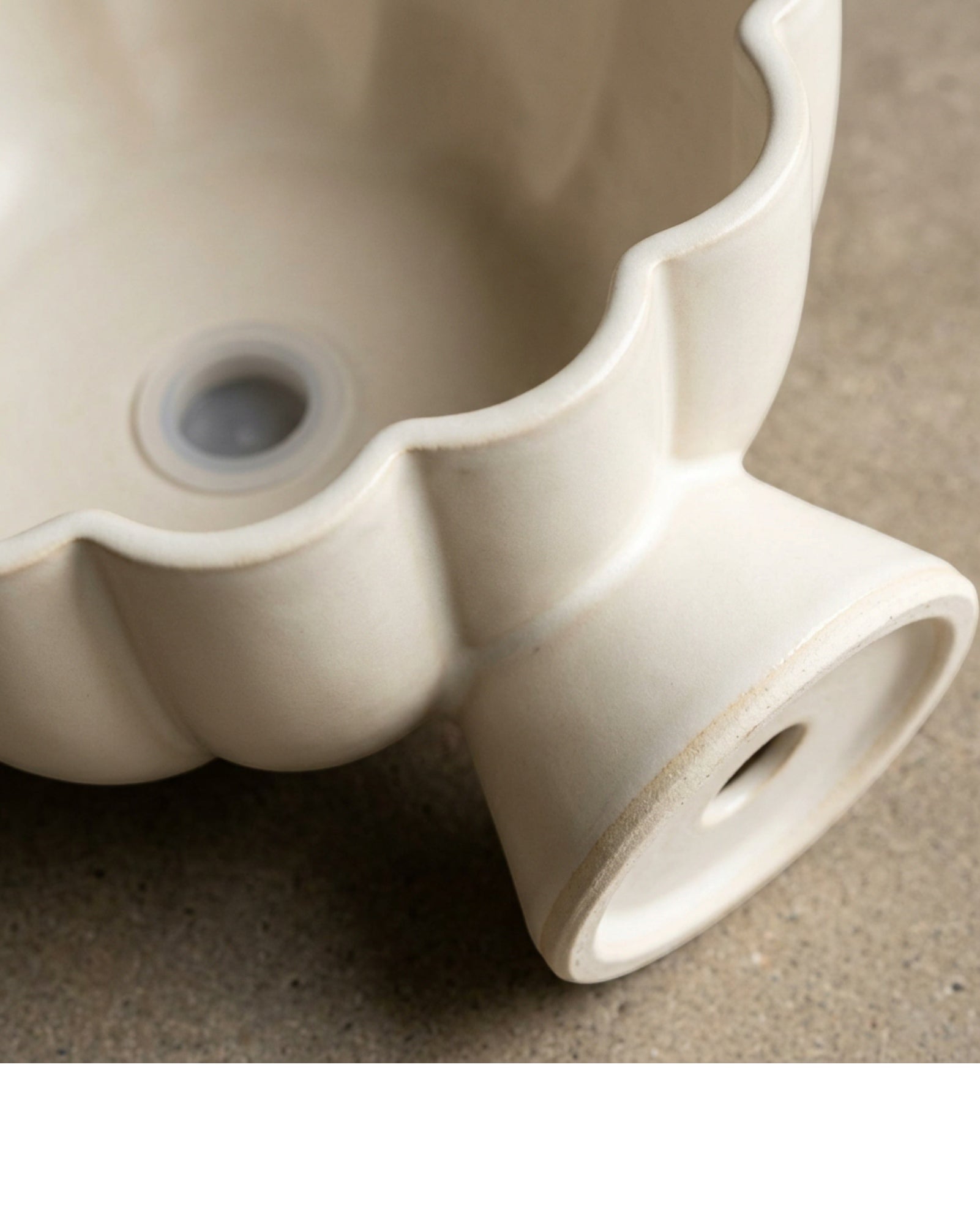 Ymxvd Scalloped Pedestal Ceramic Planter Ivory - Detail view